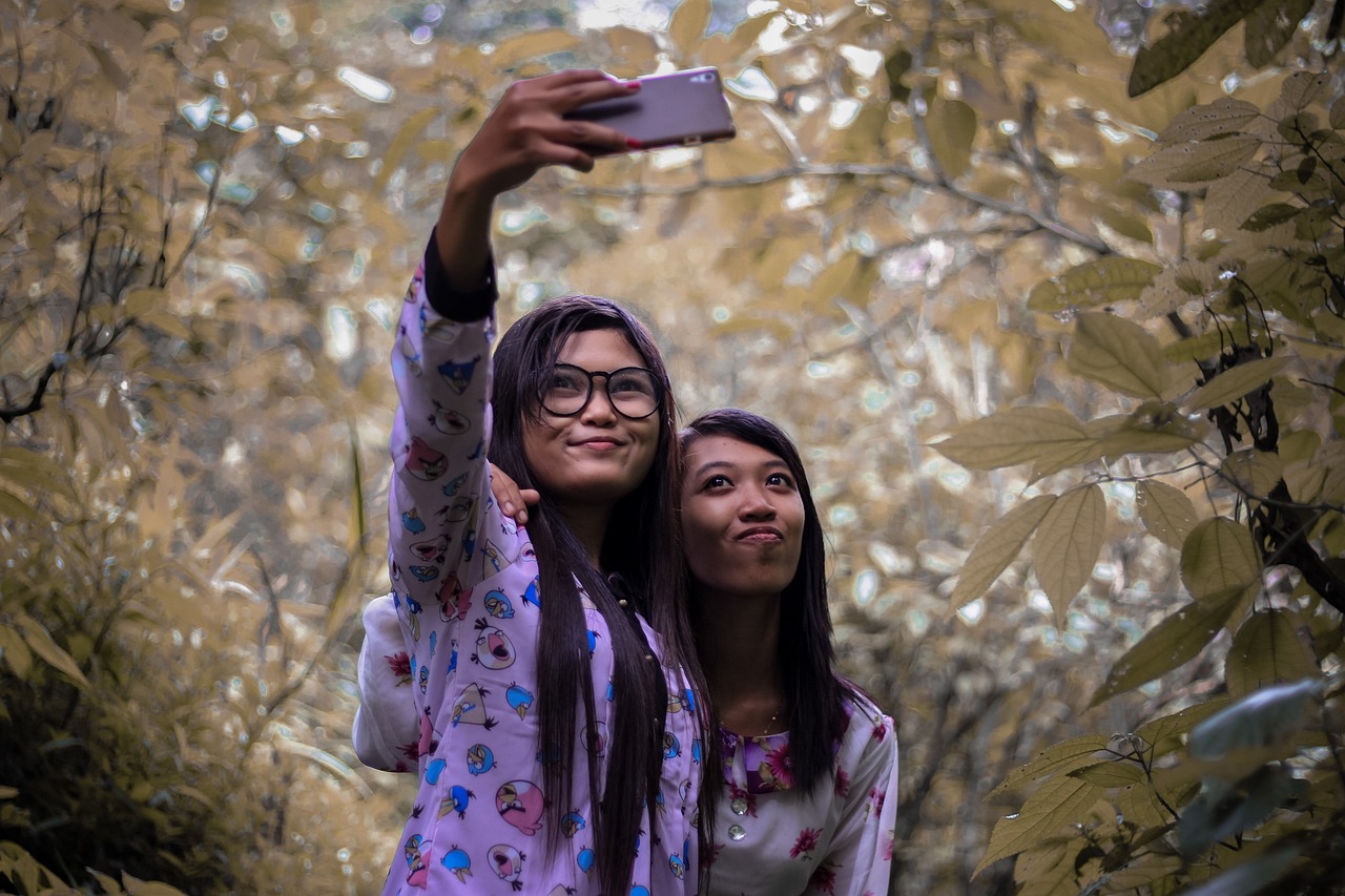 探索少女魅力，名画中的青春印记（附百幅名画赏析）