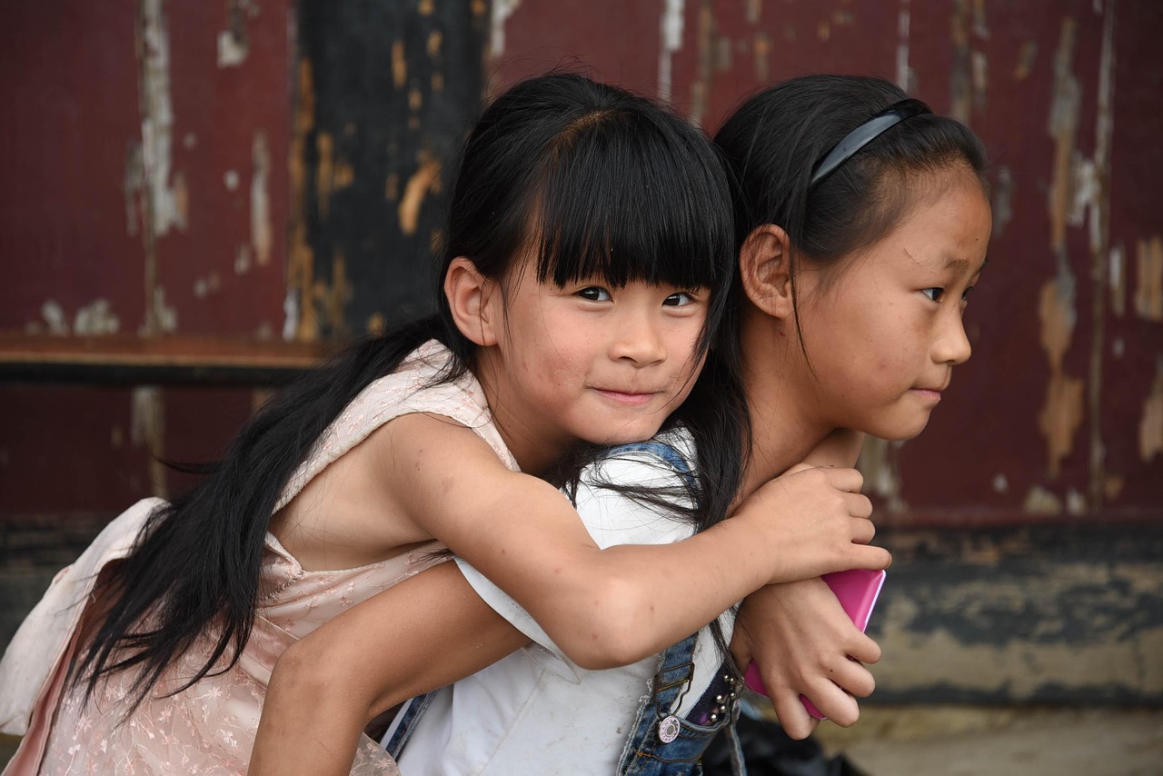 监禁少女中文版下载,监禁少女中文版下载指南及相关探讨